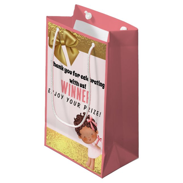 Sacola Para Presentes Pequena Bebê Menina Rosa e Dourada Prêmio do Bebê (Frente inclinada)