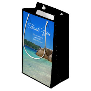 Sacola Para Presentes Pequena Belo Mar Tropical com uma praia Rocky
