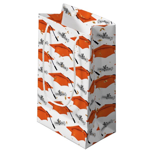 Sacola Para Presentes Pequena Bonés de formatura de laranja com Diplomas (Frente inclinada)