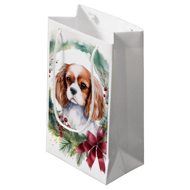 Sacola Para Presentes Pequena Cavalier King Wreath Festivo Pup (Frente inclinada)