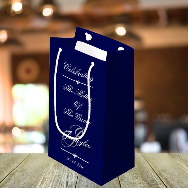 Sacola Para Presentes Pequena Celebrando O Marinho Personalizado 'Mãe Do Horário (Celebrating 'The Mother Of The Groom' Custom Small  Navy Gift Bag)