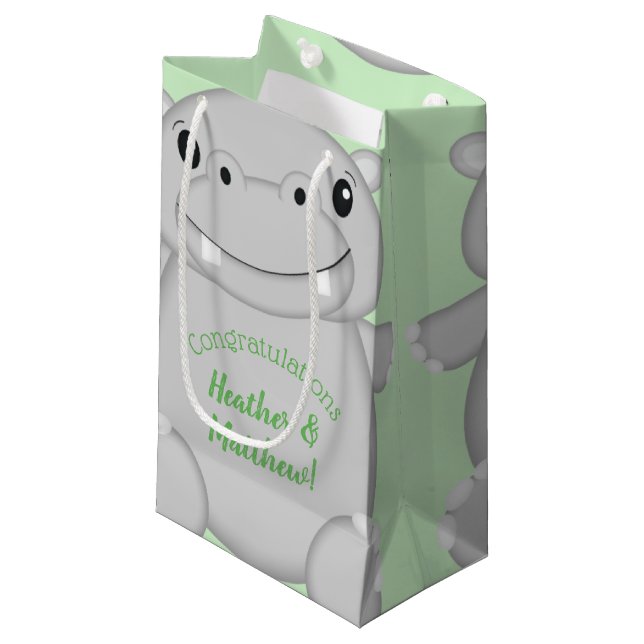Sacola Para Presentes Pequena Chá de fraldas Hippo Verde (Frente inclinada)