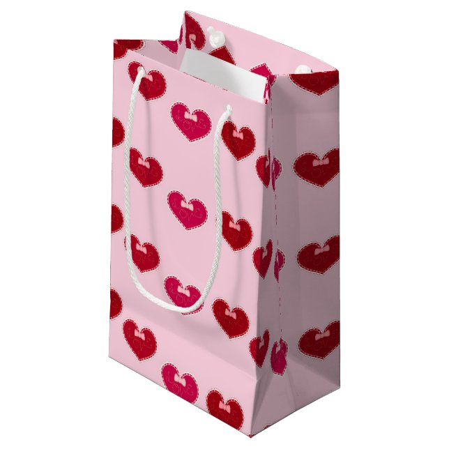 Sacola Para Presentes Pequena Corações com cadarços a rosa (Frente inclinada)