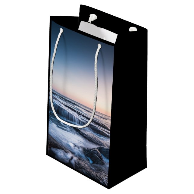 Sacola Para Presentes Pequena Costa de Lofoten Noruega (Verso inclinado)