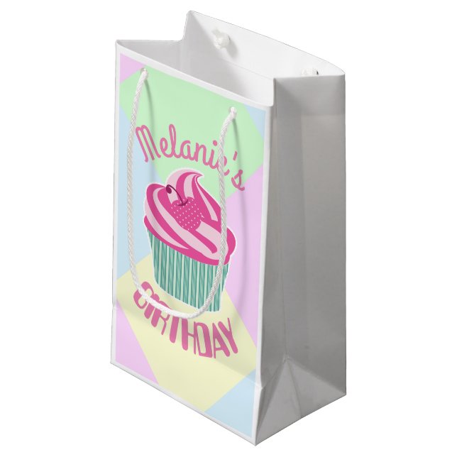 Sacola Para Presentes Pequena Cupcake de aniversário rosa personalizado personal (Frente inclinada)