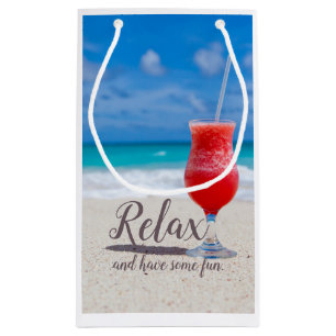 Sacola Para Presentes Pequena Daiquiri de morango congelado na praia Blue Sky Sa