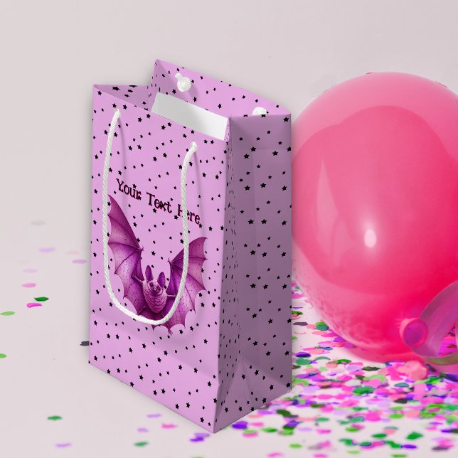 Sacola Para Presentes Pequena Estrelas Negras Vibrantes, Rosa Voadora, Rosa Vibr (Vibrant pink flying bat  with little black stars on pink Gothic theme gift bag.)