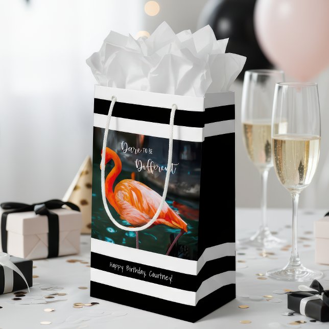 Sacola Para Presentes Pequena Flamingo Atreve ser diferente de Black Stripes (Criador carregado)