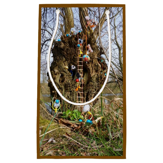 Sacola Para Presentes Pequena Fubby's die Paas eieren verzamelen. (Frente)