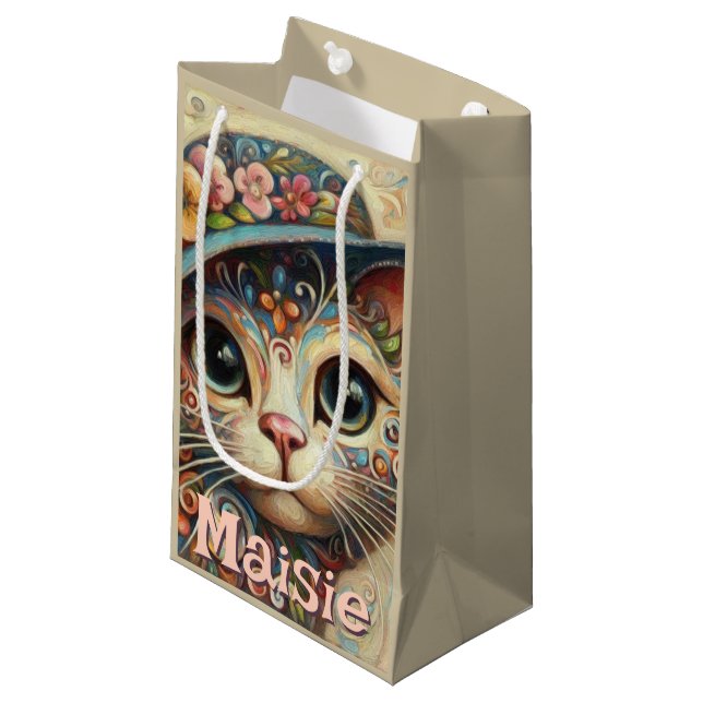 Sacola Para Presentes Pequena Gato Whimsical com chapéu Floral Personalizado (Frente inclinada)