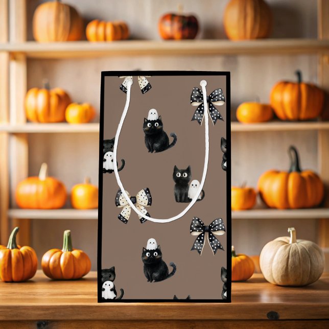 Sacola Para Presentes Pequena Gatos segurando fantasmas no Black Halloween Gift  (Ghosts and Cats Halloween Gift Bag)