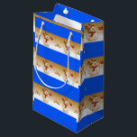 Sacola Para Presentes Pequena Gift Bag Christmas Snowman<br><div class="desc">Gift Bag Algo para todos oferece sacos personalizados de presentes, especialmente para você desenhado para expressar as belas palavras para o seu amado. Este saco de presentes de na moda único trará um sorriso aos seus entes queridos. Enquanto vocês já estão aqui, talvez queiram ver outros itens relacionados ao banheiro,...</div>
