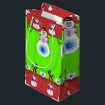 Sacola Para Presentes Pequena Gift Bag Christmas Snowman<br><div class="desc">Gift Bag Algo para todos oferece sacos personalizados de presentes, especialmente para você desenhado para expressar as belas palavras para o seu amado. Este saco de presentes de na moda único trará um sorriso aos seus entes queridos. Enquanto vocês já estão aqui, talvez queiram ver outros itens relacionados ao banheiro,...</div>