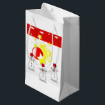 Sacola Para Presentes Pequena Gift Bag Christmas Snowman<br><div class="desc">Gift Bag Algo para todos oferece sacos personalizados de presentes, especialmente para você desenhado para expressar as belas palavras para o seu amado. Este saco de presentes de na moda único trará um sorriso aos seus entes queridos. Enquanto vocês já estão aqui, talvez queiram ver outros itens relacionados ao banheiro,...</div>