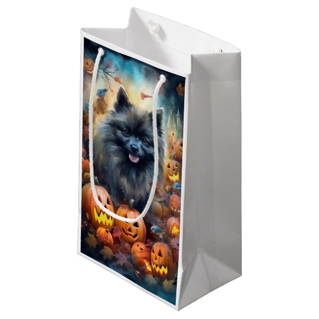Sacola Para Presentes Pequena Halloween Keeshond Com Pumpkins Assustado (Frente inclinada)