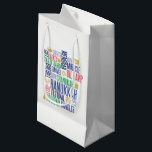 Sacola Para Presentes Pequena Hanukkah Words Holiday Gift Bag<br><div class="desc">Você pode encontrar itens de coordenação adicionais na nossa coleção "Feriado de Palavras de Chanucá".</div>