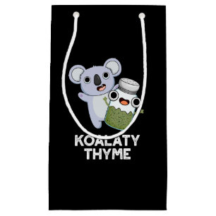 Sacola Para Presentes Pequena Koala-ty Thyme Funny Koala Thyme Pun Dark BG
