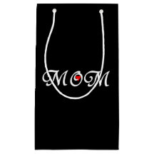 Mãe no fundo negro com saco de presentes do Coraçã