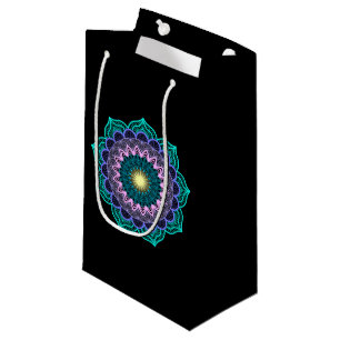 Sacola Para Presentes Pequena Mandala Colorida em Fundo Preto