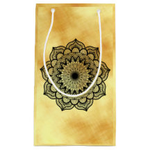 Mandala Preto em Fundo Dourado Suave