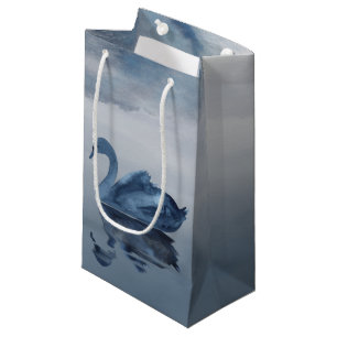 Sacola Para Presentes Pequena Mistura Reflexões Moody Dusty Blue Swan no lago