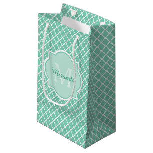 Sacola Para Presentes Pequena Monograma Verde De Quatrefoil Elegante Com Nome