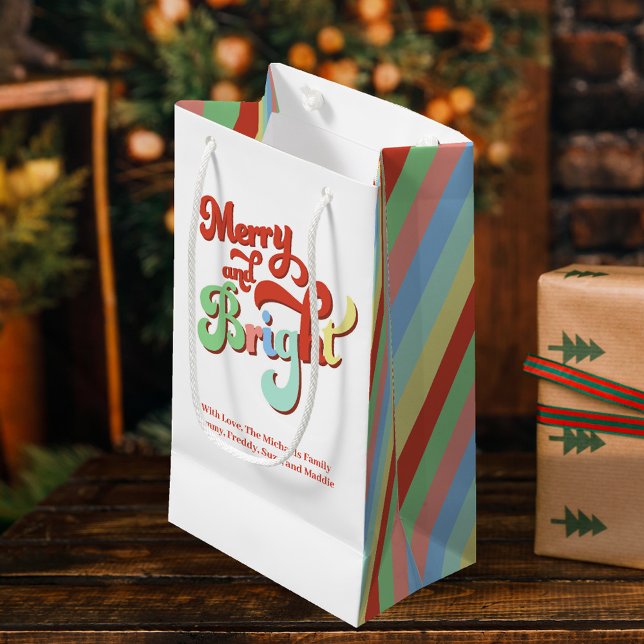 Sacola Para Presentes Pequena Natal feliz e Bright Personalizado (Merry and Bright Christmas custom gift bag with retro typography. )