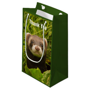 Sacola Para Presentes Pequena O Ferret Castanho na Grama Obrigado