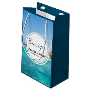 Sacola Para Presentes Pequena Praia tropical Cênica com Casamento de Huts Thatch