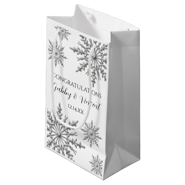 Sacola Para Presentes Pequena Snowflakes Winter Wedding Congratulations (Frente inclinada)