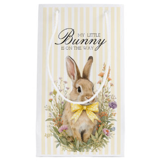 Sacola Para Presentes Pequena Um lindo coelhinho floral com laço amarelo para ch