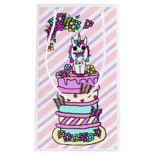 Sacola Para Presentes Pequena Unicórnio Rosa e Roxo em um Bolo de Aniversário