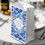 Sacola Para Presentes Pequena Vintage Talavera Azulejo Mediterrâneo a favor das<br><div class="desc">Vintage Talavera Azulejo Mediterrâneo azulejos azuis e brancos monogramas obrigado de casamento você favorece bolsas personalizadas favores de casamento bolsas</div>