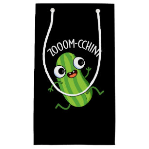 Sacola Para Presentes Pequena Zoom-chchini Funny Zucchini Pun Dark BG