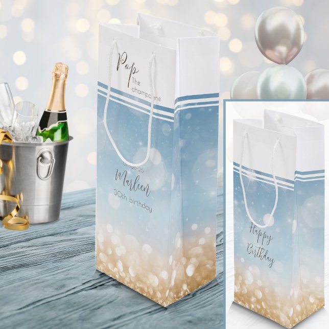 Sacola Para Vinho Aniversário do champanhe azul-claro (Champagne celebration. An elegant light gold and sparling blue bottle gift bag. Girly and glamorous)