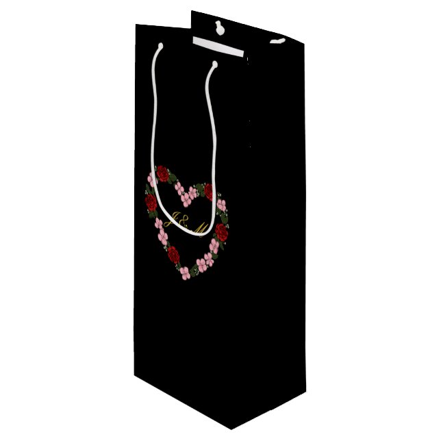 Sacola Para Vinho Black wine gift bag with a pink and red heart (Frente inclinada)