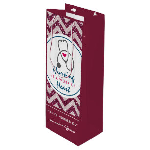Sacola Para Vinho Enfermeiros - Stethescope no Red Chevron