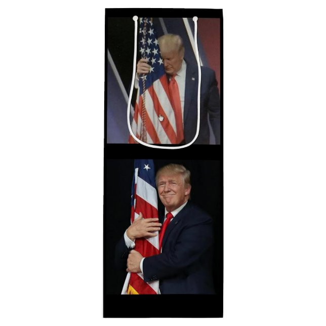 Sacola Para Vinho Trump 2020 Trump Hugging the American Flag (Frente)