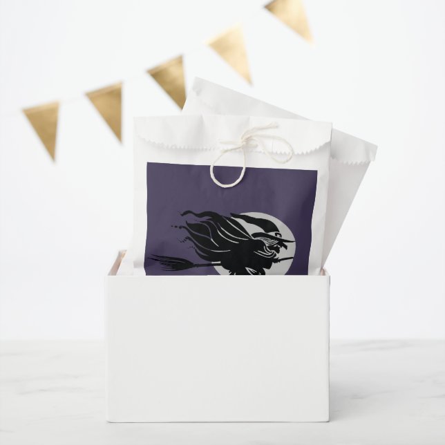 Sacolinha A Bruxa Voadora Sentou-Se Em Astride Uma Vassoura  (Festa)