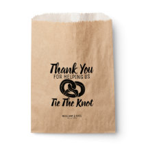 Amarre o Knot Pretzels Tratando o Favor do Casamen