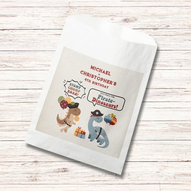 Sacolinha Aniversário do Twin Boy do Dinossaur Pirata da Cho (Chomp Stomp Roar with these adorable Pirate-Dinosaurs to celebrate your twin boys birthday!)