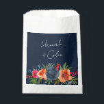 Sacolinha Azul-Vibrante Vermelho Cor-de-laranja Vermelho Bot<br><div class="desc">Elementos: flores vibrantes a aquarela e verde com nomes em um estilo divertido moderno manuscrito. Cores: Azul, marinho, azul empoeirado, laranja, terracota, siena queimada, vermelha, creme, verde. Temas: botânico, elegante, chic, moderno, romântico, casual, jardim, outono, primavera, verão, ao ar livre. Coleção: Coleção De Casamentos Botânicos Vermelho Cor De Laranja Azul...</div>