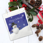 Sacolinha Blue Snowman Winter Scenery Christmas Favor Bolsas<br><div class="desc">O pacote dá presentes neste feriado com um Blue Snowman Winter Scenery Christmas Favor Bag. O design de bolsa de favores apresenta um boneco de neve feliz em uma cena de neve contra um fundo azul real adornado com flocos de neve de cor correspondente. Itens adicionais de presentes e feriados...</div>