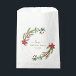 Sacolinha Casamento de Natal de Winter Poinsettia Pine Berry<br><div class="desc">Design elegante e único com galhos de pinheiro de cor d'água,  bagas,  bolas de Natal,  arranjo de mãos douradas como uma coroa de férias de inverno em branco. Use a ferramenta Personalizar para adicionar suas informações. Para mais ideias,  visite minha Coleção de Feriados de Mãos Douradas.</div>