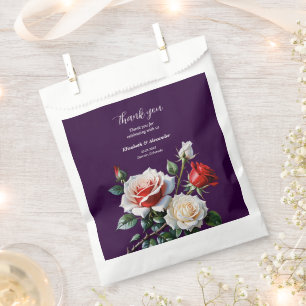 Sacolinha Casamento floral de rosas vermelhas brancas cor-de