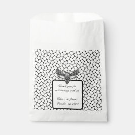 Sacolinha Casamento Gótico Favor Bag Moth & Lace Black & Whi