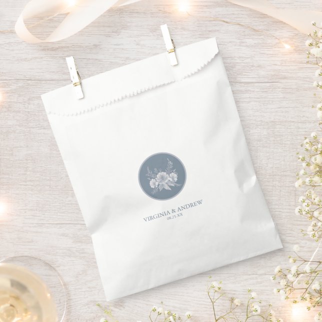 Sacolinha Casamento vitoriano em azul com flores brancas (Cortado)