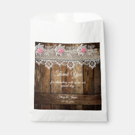 Sacolinha Celeiro Rústico de Madeira, Renda e Rosas Casament