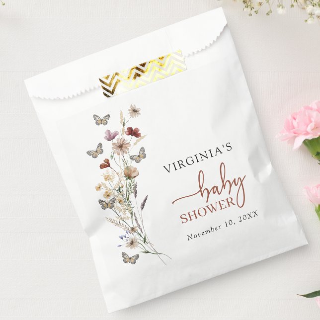 Sacolinha Chá de Bebê Boho de Terracota com Flores Silvestre (Terracotta Boho Wildflower Baby Shower Favor Bag with Butterflies by Painted Paperie
)