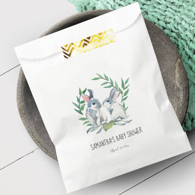 Sacolinha Chá de fraldas Bunny Rabbit (Baby Shower Favor Bag Bunny Rabbit watercolor art by Victoria Grigaliunas)